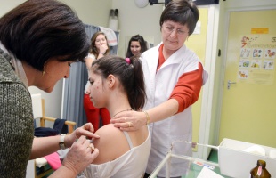 Az iskolás lányok több mint háromnegyede kérte a HPV-oltást
