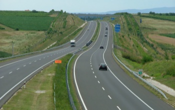 Csütörtöktől egy sávra szűkül az M7-es