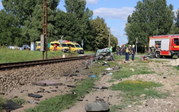 Vonattal ütközött egy autó Sántosnál, egy ember meghalt
