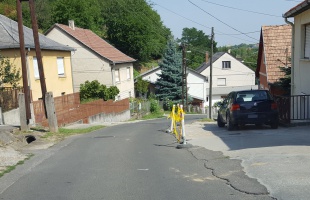 Titkos barlangot fedeztek fel a Hegyalja utcában?