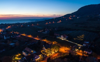 Téli fények, borok, futások – így készül a Balaton a decemberre