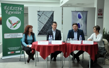 Civil Parlament alakul Kaposváron