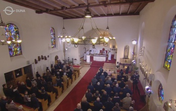 Szentmise a donneri Szent Kereszt-templomban - videó