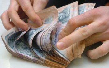 Nyílászárókkal és redőnyökkel bizniszelt a csaló vállalkozó, 10 millió forinttal verte át az ügyfeleket