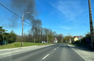 Valami nagyon füstöl a Cserben - teljes terjedelmében ég egy családi ház