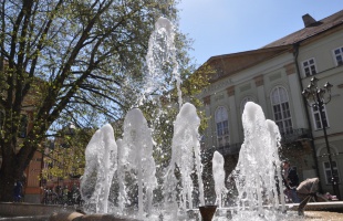 Sok napsütés mellett záporok, zivatarok is előfordulhatnak