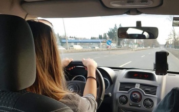 Fél évvel meghosszabbítják a jogosítványszerzéssel kapcsolatos határidőket