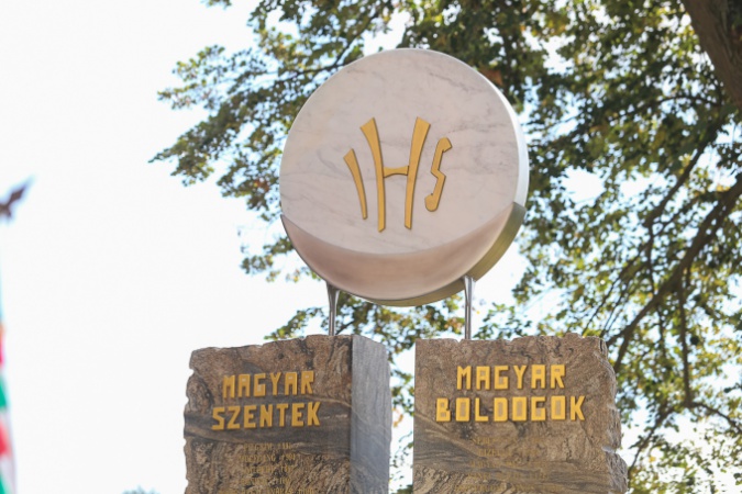 Ötéves Füred egyházi emlékműve