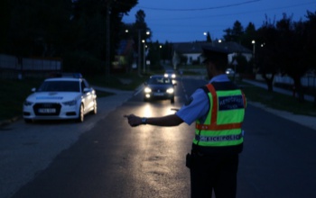 Vezetői engedély nélkül vezetett, ráadásul ittasan
