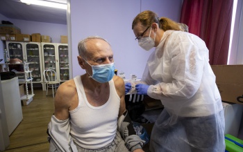 Mutatjuk, kik kaphatnak tíz nap szabadságot a járvány elleni védekezésben résztvevők közül