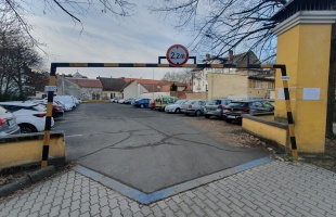 Egy hétre lezárják a Csokonai-parkolót
