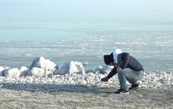 A szakemberek szerint egyhamar nem lesz korcsolyázható jég a Balatonon