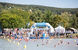 Elindult a nevezés a jubileumi Balaton-átúszásra