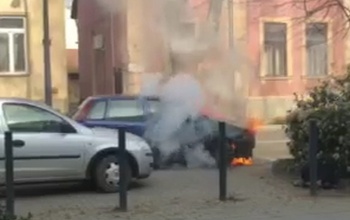 Kigyulladt egy autó a Németh István fasorban - videó