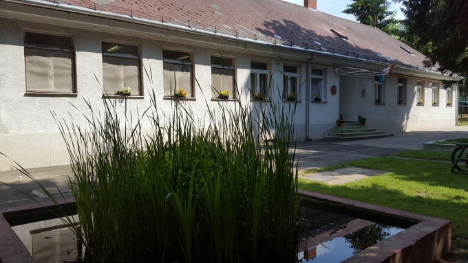 Az első évben hatvanöt kisgyerekre vigyáztak