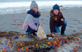 Többezer Kinder-tojás vetődött partra egy német szigeten
