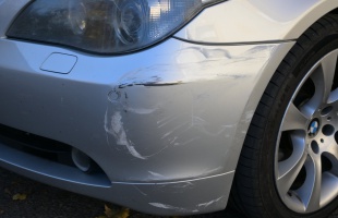 Baleset okozóját és szemtanúit keresi a rendőrség