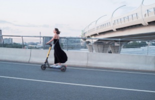 Egyre több a baleset, nőtt a rollerbiztosítások átlagdíja