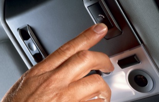 Automatikus közúti segélyhívó rendszert építenek ki