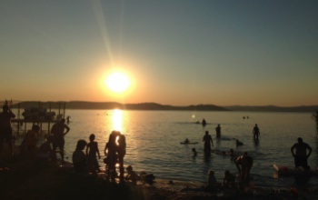 Itt vannak a nyilvános légkondicionált helyek a Balaton körül