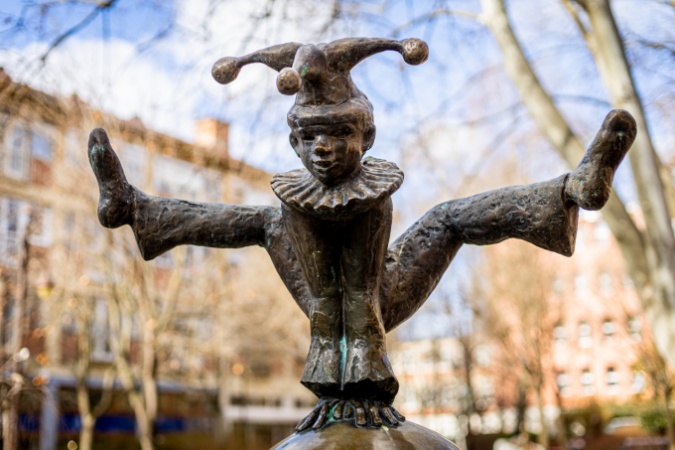 Valaki már 15 éve áll a kezén az Európa parkban