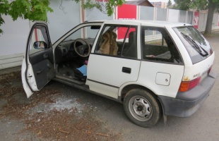 Csak a szélvédő törésig jutott a lopáskísérlet