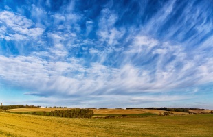 Változékony, hűvös idő elé nézünk
