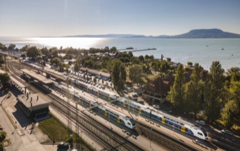 Ismét verseket hallgathatunk a balatoni vasútállomásokon