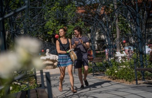 Teljesen átalakult a Színház park: mesesarok, táncház és koncertek – FOTÓK