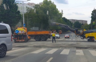 Marják az aszfaltot a Füredi csomópontban
