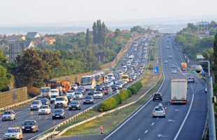 Munkálatok miatt forgalomkorlátozás lesz az M1-M7 bevezető szakaszán