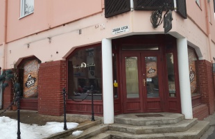 Bezárt Kaposvár kultikus kávézója, a Vaszary