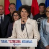 Dobrev Klára, a Demokratikus Koalíció (DK) elnöke sajtótájékoztatót tart a párt eredményváró rendezvényén (Fotó: MTI/Balogh Zoltán)
