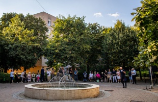 A Béke-Füredi lakótelepen az autók növekvő száma volt a téma