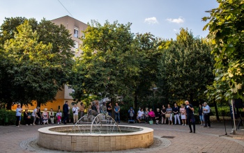 A Béke-Füredi lakótelepen az autók növekvő száma volt a téma