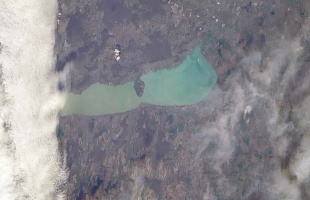 Az első magyar műhold fotója a Balatonról