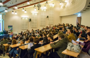 A rektori konferencia a kötelező maszkhasználatot javasolja a felsőoktatásban