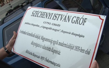 Utcanév-magyarázó táblák a belvárosban