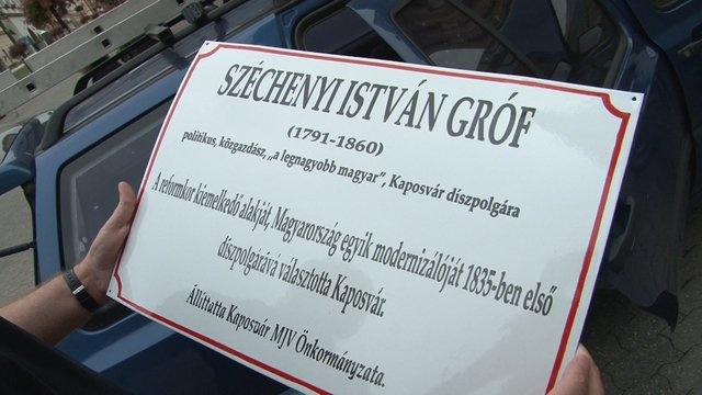 Utcanév-magyarázó táblák a belvárosban