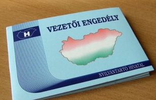 Az egyik jogsi nélkül motorozott, a másik meg autót vezetett