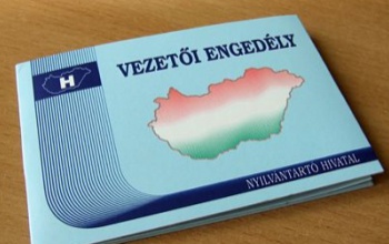 Az egyik jogsi nélkül motorozott, a másik meg autót vezetett