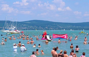 Idén is lesz Balaton-átúszás