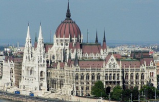 Kaposvár címere is felkerül az Országház címergalériájára