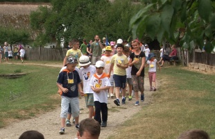 Gyerekzsivaj és Riska a Szennai Skanzenben