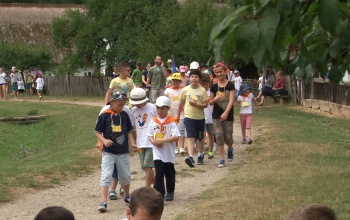 Gyerekzsivaj és Riska a Szennai Skanzenben