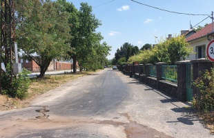 Új aszfaltot kapnak a Pécsi utcaiak