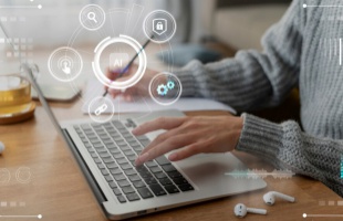 Gyűjtőoldal segít megtalálni a digitális készségeket fejlesztő hazai kurzusokat