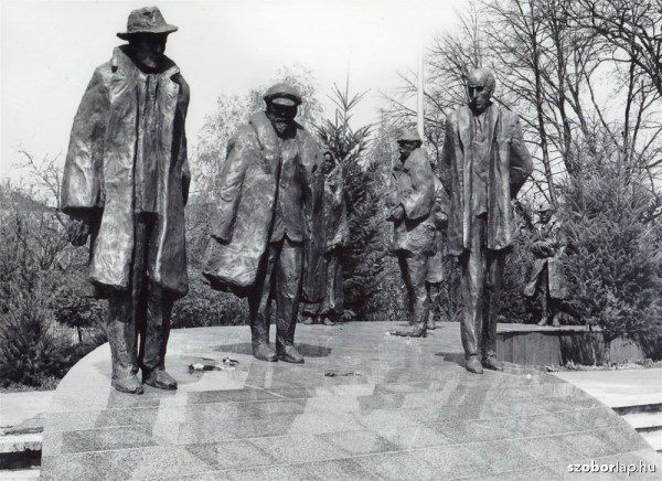 Az elvtársi szobrok végórái