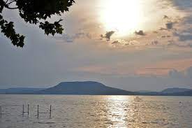 Novembertől folytatódik a Balaton mederkotrása