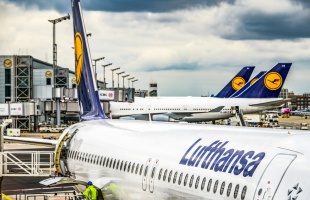 Több tízezer légi járat maradhat ki Németországban
